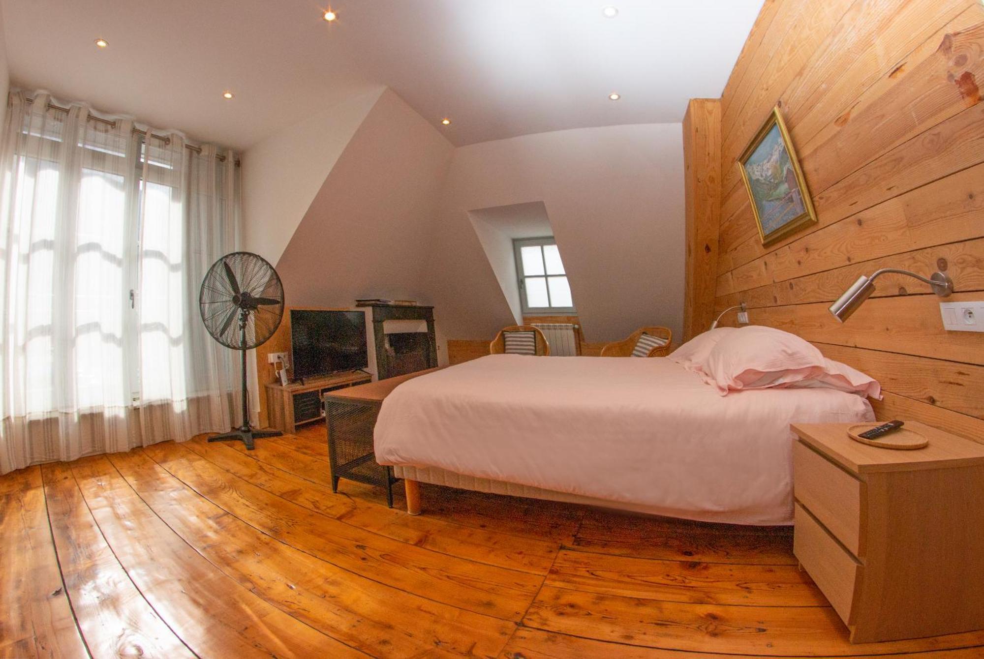 Готель Le 41 Avenue Foch Bagneres-de-Luchon Екстер'єр фото