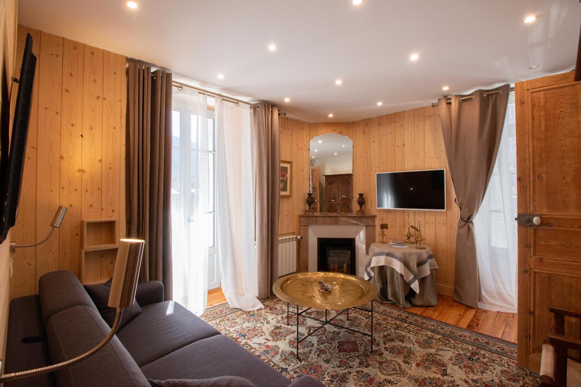 Готель Le 41 Avenue Foch Bagneres-de-Luchon Екстер'єр фото